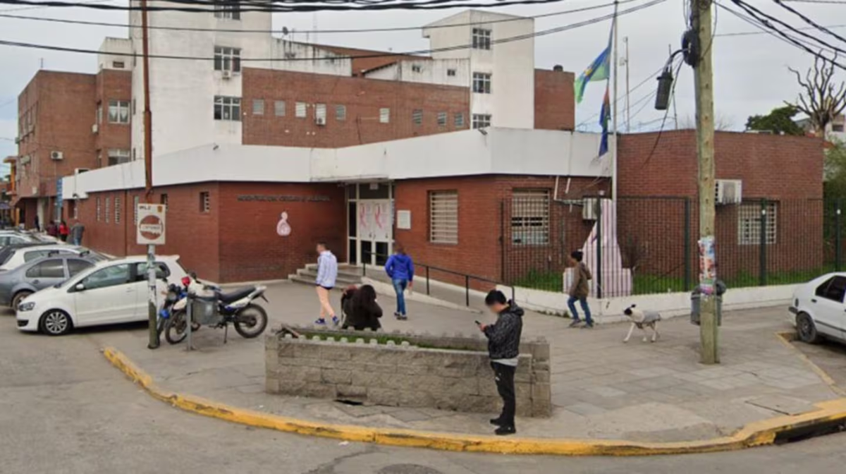 El hombre se encuentra internado en grave estado en el Hospital Alende de Ingeniero Budge. El hombre se encuentra internado en grave estado en el Hospital Alende de Ingeniero Budge.