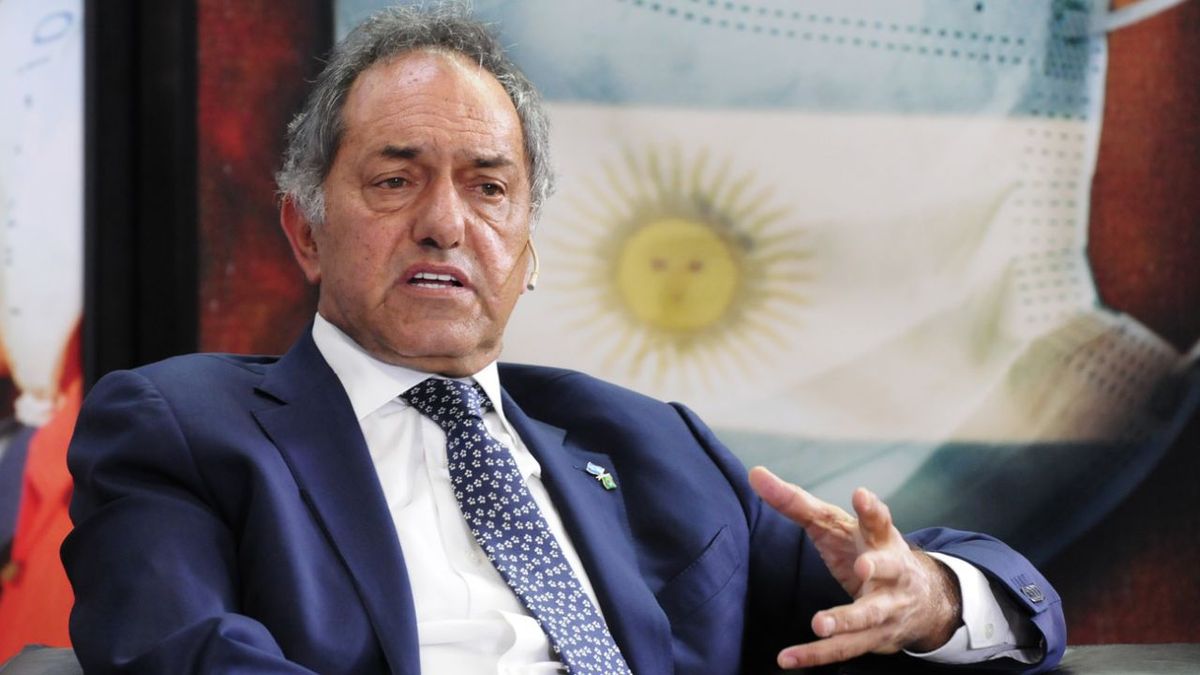 El precandidato presidencial aceleró su campaña y lanzó su primer spot.