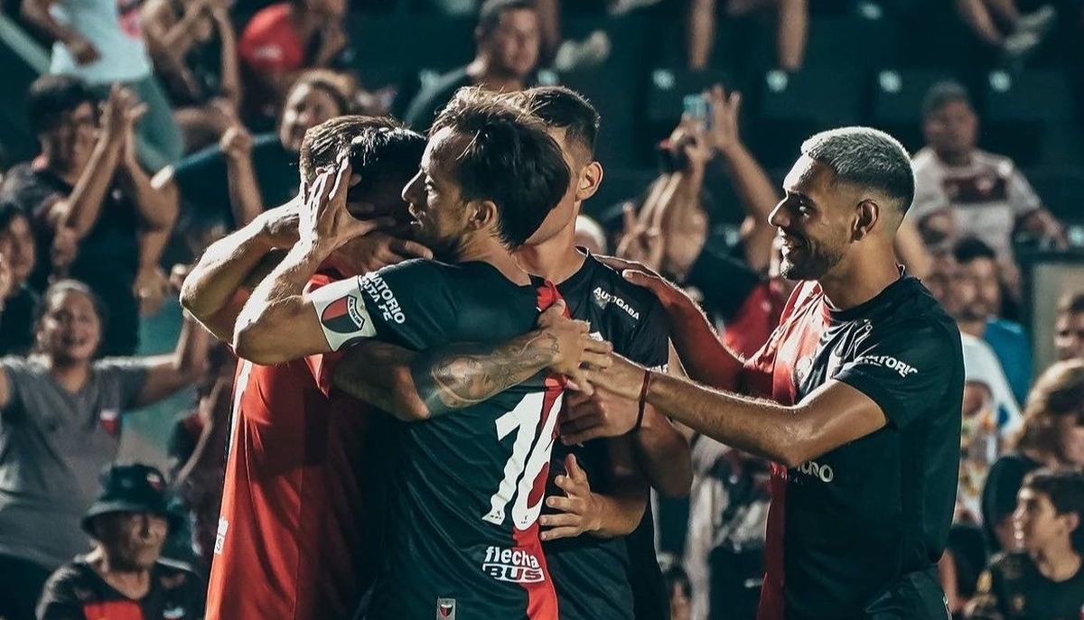 Colón venció 2-1 a CADU en su debut en la Primera Nacional 2024.