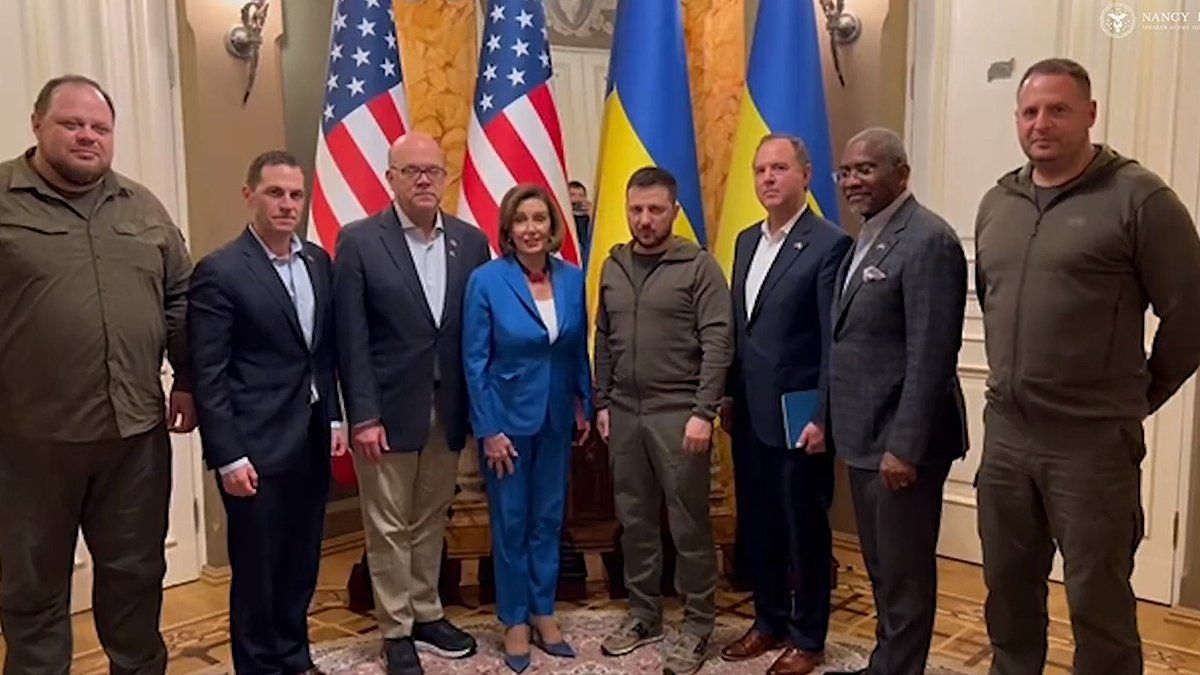 Zelenski se reunió en Kiev con la presidenta de la Cámara de Representantes de Estados Unidos