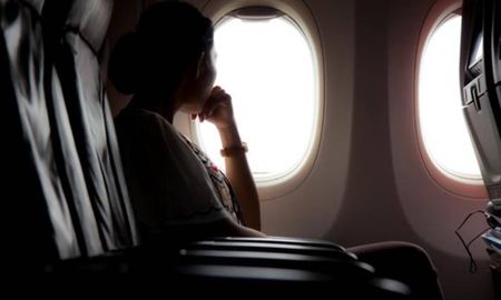 Video viral muestra la divertida pelea entre dos pasajeros por abrir y cerrar la ventanilla de un avión. Video viral muestra la divertida pelea entre dos pasajeros por abrir y cerrar la ventanilla de un avión.