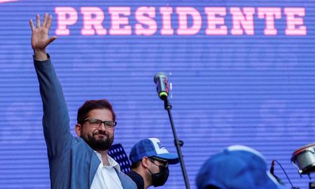 Tenemos que recuperar una relación que quedó golpeada en su momento, producto de las diferencias que tuvimos respecto al gas en los inicios de los 2000, amplió Boric. Tenemos que recuperar una relación que quedó golpeada en su momento, producto de las diferencias que tuvimos respecto al gas en los inicios de los 2000, amplió Boric.