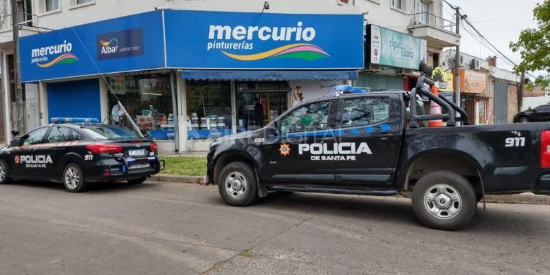 Entró a robar a una pinturería y gatilló tres veces en la cabeza del empleado, pero no salieron las balas