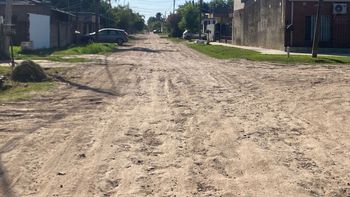 Vecinos de barrio Santa Marta reclaman por el mal estado de las calles