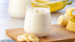 altText(Licuado de banana y avena: el truco de la fruta madura para lograr un batido cremoso y sano)}