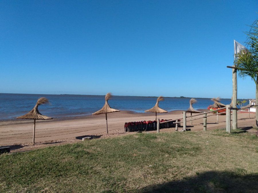 Gualeguaychú cuenta con una de las playas más buscadas por miles de turistas todos los años para poder descansar lejos de la ciudad. Gualeguaychú cuenta con una de las playas más buscadas por miles de turistas todos los años para poder descansar lejos de la ciudad.