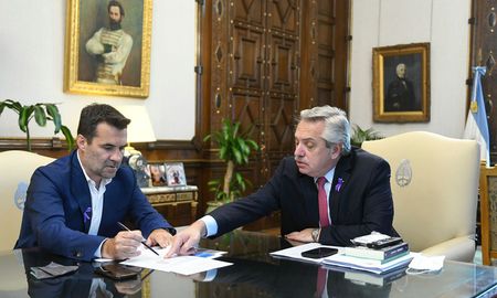 Darío Martínez, secretario de Energía, dijo que la obra avanza en los plazos definidos. Darío Martínez, secretario de Energía, dijo que la obra avanza en los plazos definidos.