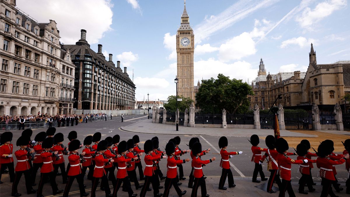 Se estima que unos 750.000 ciudadanos esperarán pacientemente para despedirse de la reina.