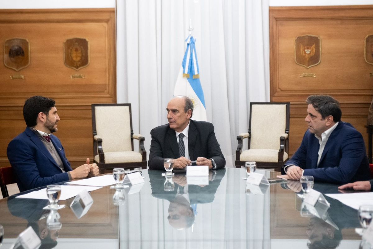 Maximiliano Pullaro junto a Guillermo Francos durante el acuerdo para continuar obras en Santa Fe. Maximiliano Pullaro junto a Guillermo Francos durante el acuerdo para continuar obras en Santa Fe.