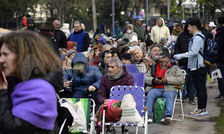 Rosario: miles de personas esperan en el predio de la ex Rural la ceremonia de Leda Rosario: miles de personas esperan en el predio de la ex Rural la ceremonia de Leda