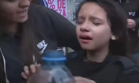 un video desmonto la fake news que sostenia que una nena habia sido atacada con gas pimienta por manifestantes un video desmonto la fake news que sostenia que una nena habia sido atacada con gas pimienta por manifestantes