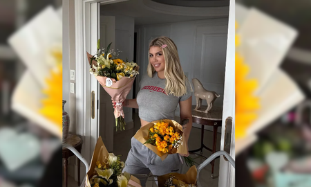 Wanda Nara recibió flores amarillas.