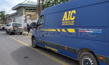 Los investigadores peritaron el automóvil en el que se trasladó a la joven al hospital Los investigadores peritaron el automóvil en el que se trasladó a la joven al hospital