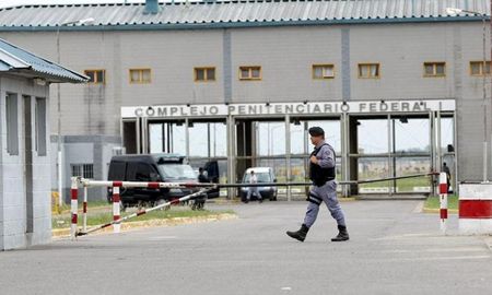 Un narco misionero que está preso en la cárcel de Ezeiza intentó adquirir armas para enviar a Río de Janeiro. Un narco misionero que está preso en la cárcel de Ezeiza intentó adquirir armas para enviar a Río de Janeiro.