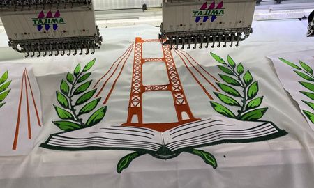 La empresa santafesina BairesPrint fue quien asumió el desafío de materializar la bandera que representará a la ciudad de Santa Fe. La empresa santafesina BairesPrint fue quien asumió el desafío de materializar la bandera que representará a la ciudad de Santa Fe.