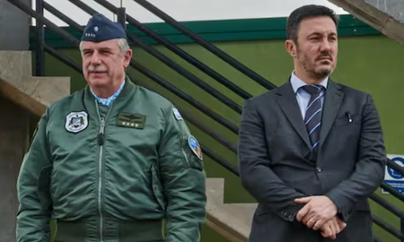 Luis Petri echó al jefe de la Fuerza Aérea, Fernando Mengo: presuntos hechos de abuso y vuelo de aeronaves con fines particulares Luis Petri echó al jefe de la Fuerza Aérea, Fernando Mengo: presuntos hechos de abuso y vuelo de aeronaves con fines particulares