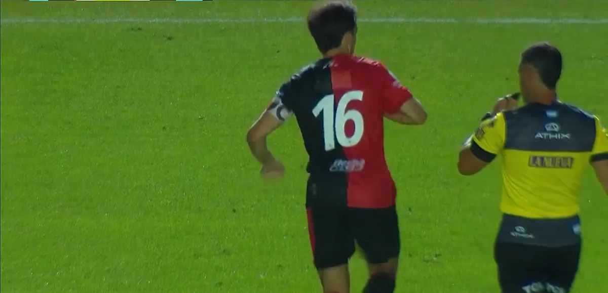 Christian Bernardi lució la cinta de capitán luego de que Sebastián Prediger se la cediera en su ingreso. Christian Bernardi lució la cinta de capitán luego de que Sebastián Prediger se la cediera en su ingreso.