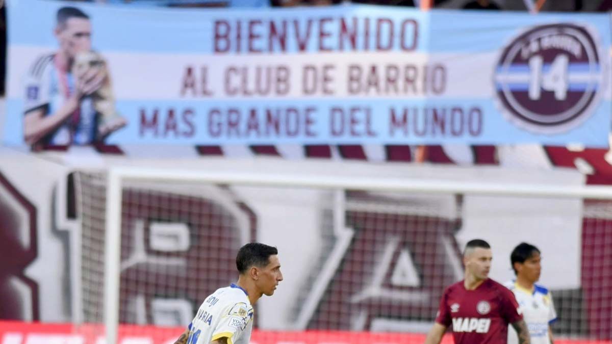 Ángel Di María fue recibido cálidamente por la gente de Lanús