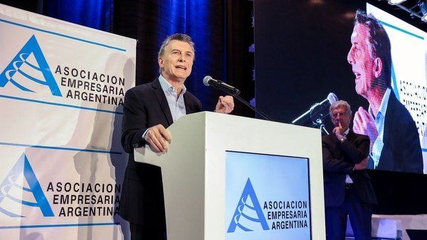 Macri, ante empresarios: “Atravesamos una tormenta de frente”