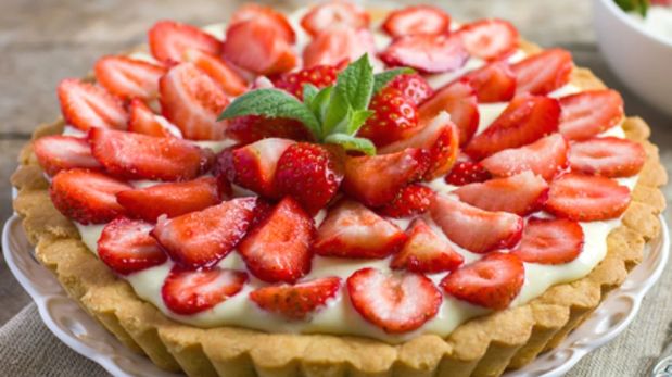 Aprendé a cocinar la clásica tarta de frutillas casera. Incluye el paso a paso para la masa sablée, la crema pastelera firme y el armado perfecto.