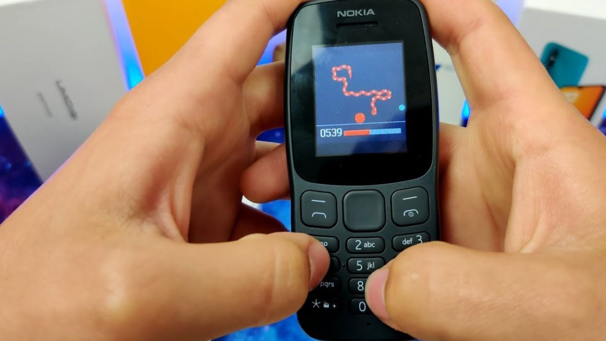 Nokia 106: Celular básico ideal para llamadas y mensajes, con batería de hasta cinco semanas en espera.