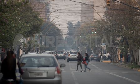 Las fuertes ráfagas que se registraron el jueves trajeron a la ciudad el humo de varios incendios registrados en los alrededores. Las fuertes ráfagas que se registraron el jueves trajeron a la ciudad el humo de varios incendios registrados en los alrededores.
