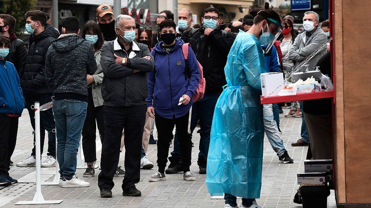 Grecia impone el toque de queda nocturno en las zonas más afectadas