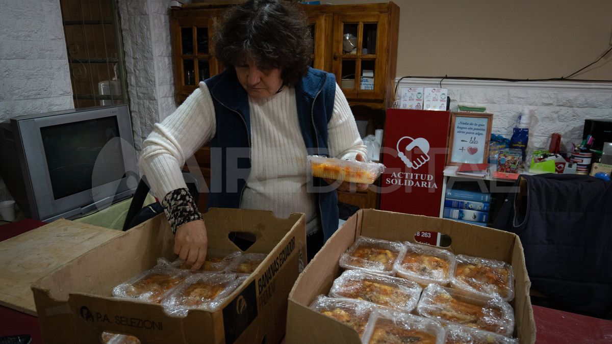 La fundación Actitud Solidaria asiste con alimentos a más de 100 personas en situación de calle.