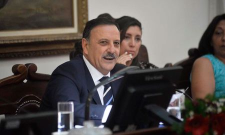 El gobernador de La Rioja, Ricardo Quintela, deberá realizarse el hisopado. El gobernador de La Rioja, Ricardo Quintela, deberá realizarse el hisopado.