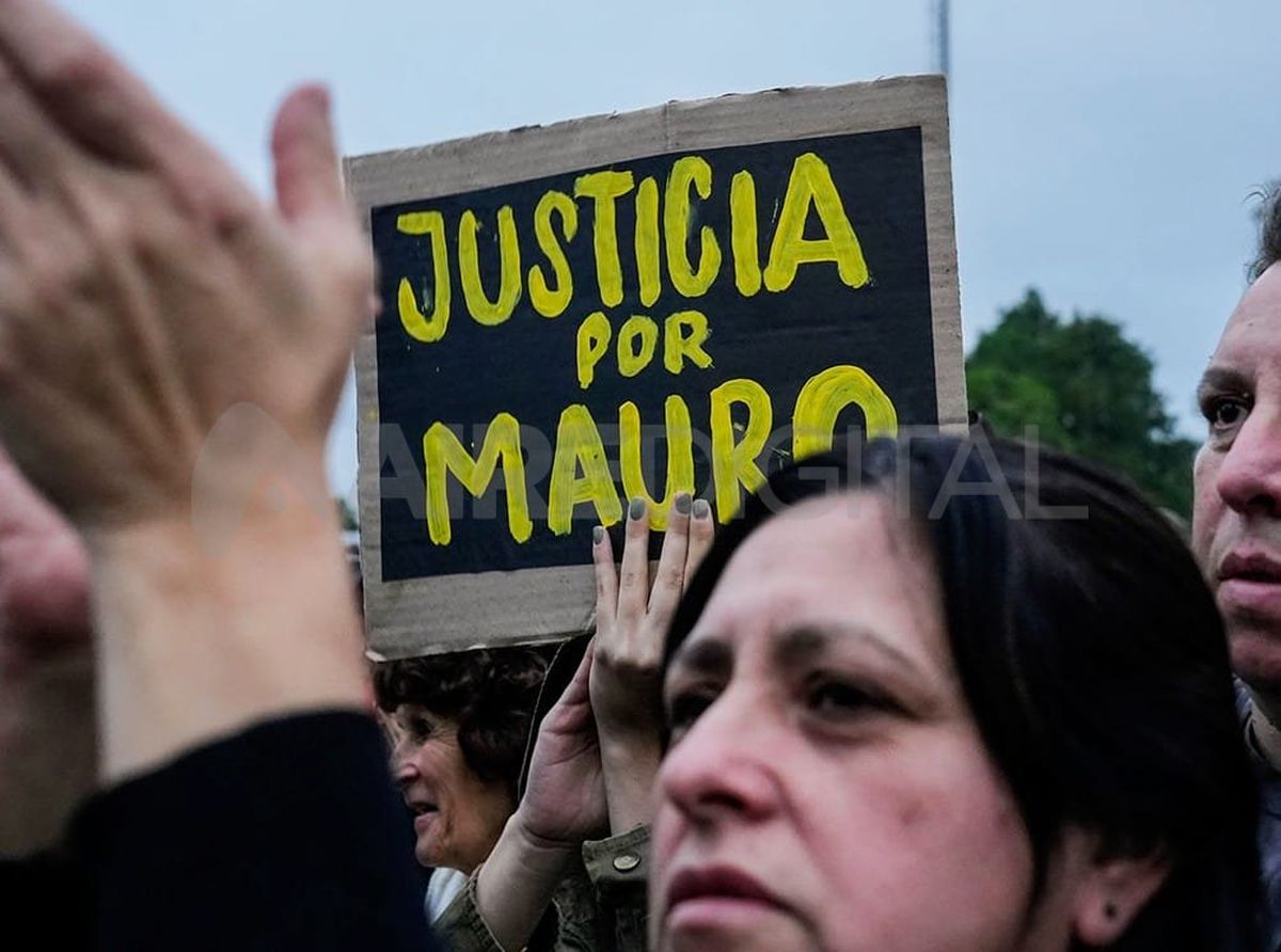 Los carteles con la leyenda "Justicia por Mauro" se multiplicaron en el escenario.