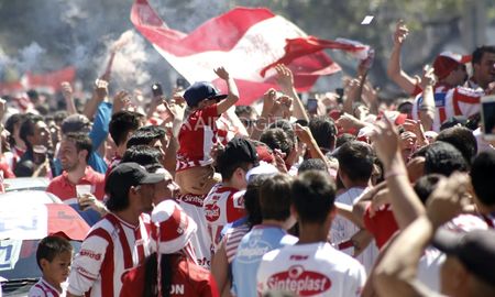 Para el clásico santafesino entre Unión y Colón, la Policía planificó una serie de cortes y desvíos de calles para evitar cruces entre las hinchadas. Para el clásico santafesino entre Unión y Colón, la Policía planificó una serie de cortes y desvíos de calles para evitar cruces entre las hinchadas.