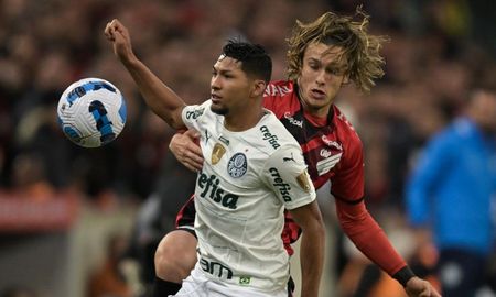 Palmeiras y Athletico Paranaense juegan este martes a las 21.30 por la revancha de las semifinales de la Copa Libertadores. Palmeiras y Athletico Paranaense juegan este martes a las 21.30 por la revancha de las semifinales de la Copa Libertadores.