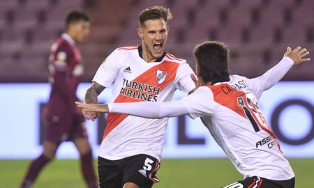 River aplastó a Lanús, le ganó 3-0 a domicilio y da pelea en lo alto de la tabla del Torneo de la Liga Profesional. River aplastó a Lanús, le ganó 3-0 a domicilio y da pelea en lo alto de la tabla del Torneo de la Liga Profesional.