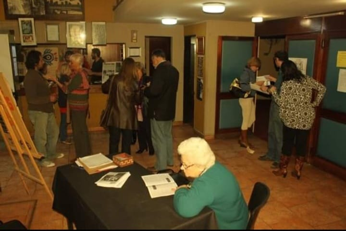 A partir de 1982, el Cine Club Santa Fe logró adquirir el Cine América como un lugar propio donde seguir desarrollándose. Gentileza: Cine Club Santa Fe. A partir de 1982, el Cine Club Santa Fe logró adquirir el Cine América como un lugar propio donde seguir desarrollándose. Gentileza: Cine Club Santa Fe.
