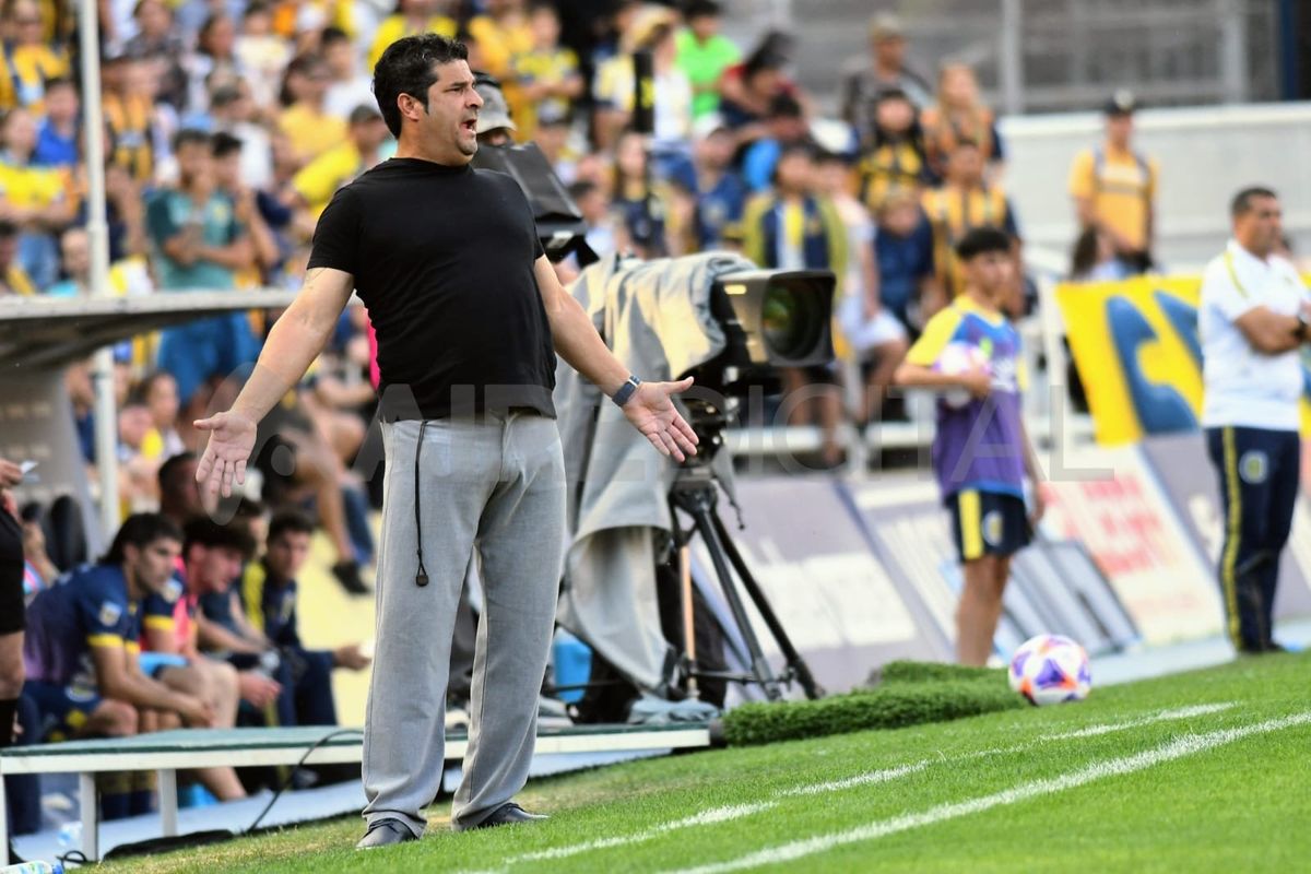 Marcelo Saralegui pudo dirigir su último partido en Colón, mientras se aguarda por la confirmación de la dirigencia por quién estará al frente del equipo a partir del próximo año.