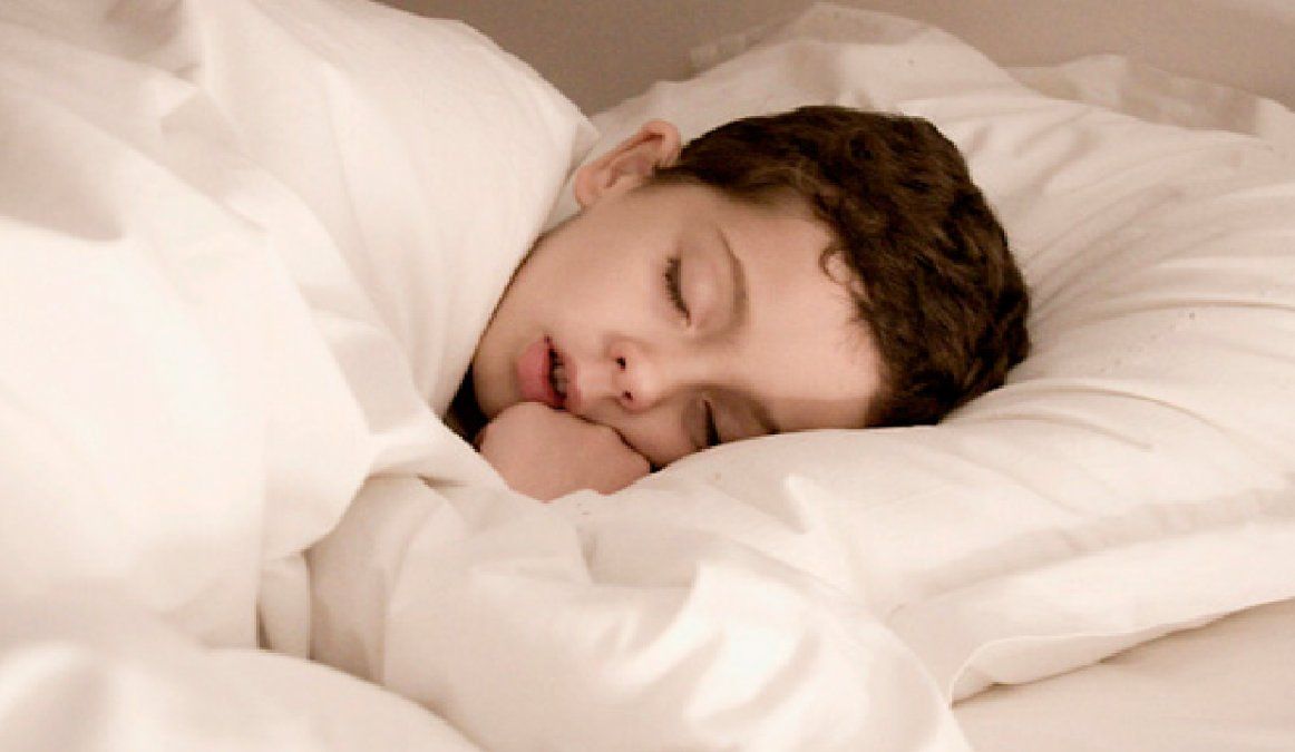 7 ventajas saludables por dormir hacia el lado izquierdo