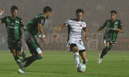 Bernardi se retiró del partido de Colón ante Defensores de Belgrano pidiéndole disculpas a los hinchas. Bernardi se retiró del partido de Colón ante Defensores de Belgrano pidiéndole disculpas a los hinchas.
