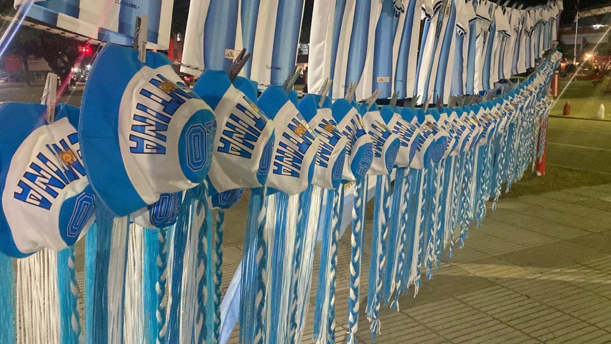 Debuta la Selección Argentina y la fiebre mundalista está presente en las calles de Santa Fe.
