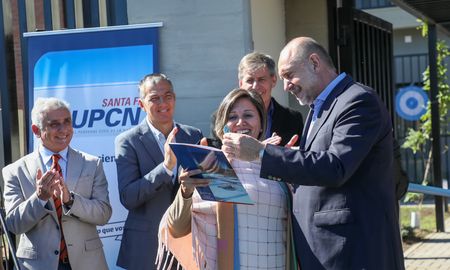 El gobernador de la provincia, Omar Perotti, participó este miércoles de la inauguración del complejo de viviendas “Parque Norte Teresita Leiva”, de la Unión del Personal Civil de la Nación (UPCN). El gobernador de la provincia, Omar Perotti, participó este miércoles de la inauguración del complejo de viviendas “Parque Norte Teresita Leiva”, de la Unión del Personal Civil de la Nación (UPCN).