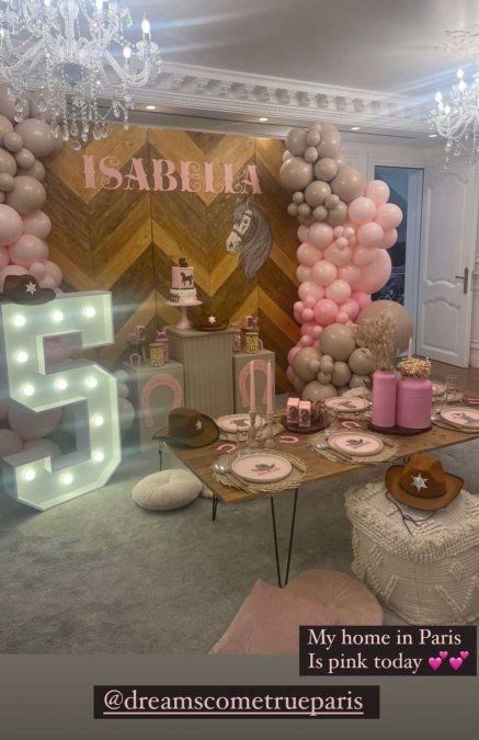 Isabella Icardi pidió que ambientaran su cumpleaños con temática del lejano oeste.