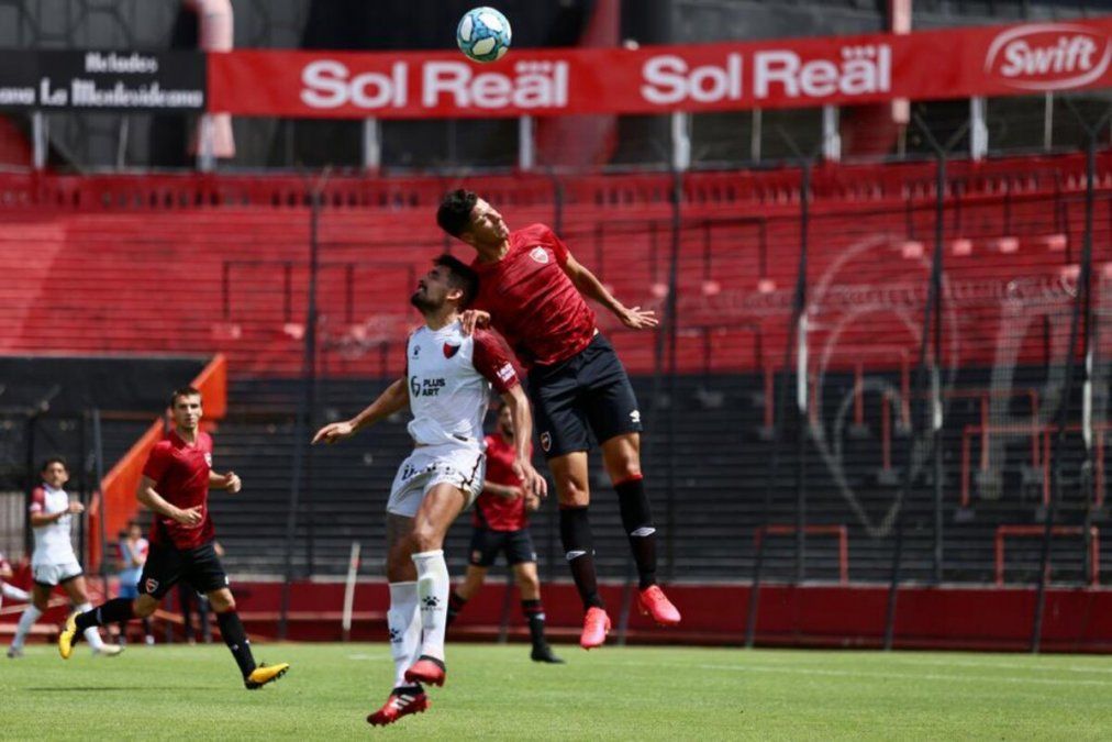 Los dirigidos por Domínguez cayeron ante Newells en Rosario.