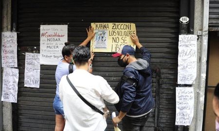 Las dos jóvenes relataron distintos hechos de acoso por parte del comerciante imputado de abuso sexual. Las dos jóvenes relataron distintos hechos de acoso por parte del comerciante imputado de abuso sexual.