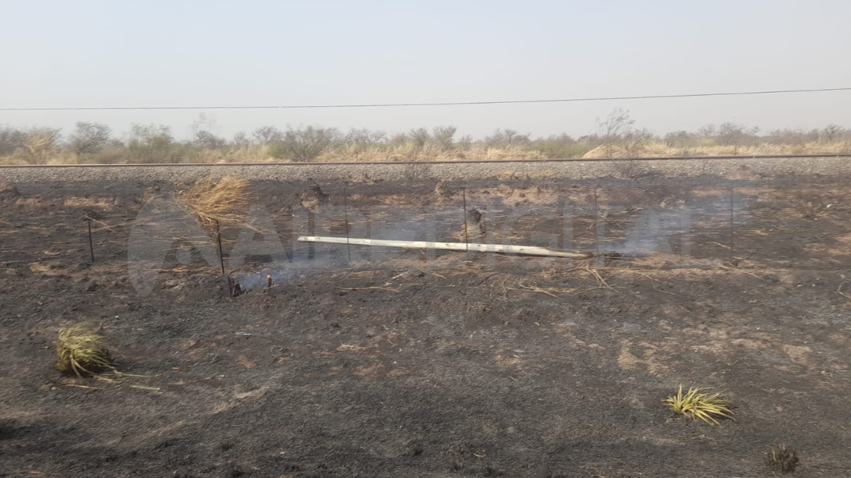 El incendio puso en riesgo viviendas y el dispensario de Villa Adelina