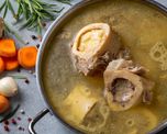 Jordi Cruz, chef Michelin, y la receta de sopa con colágeno: “Lleva 1 kilo de huesos por 2 litros de agua” Jordi Cruz, chef Michelin, y la receta de sopa con colágeno: “Lleva 1 kilo de huesos por 2 litros de agua”