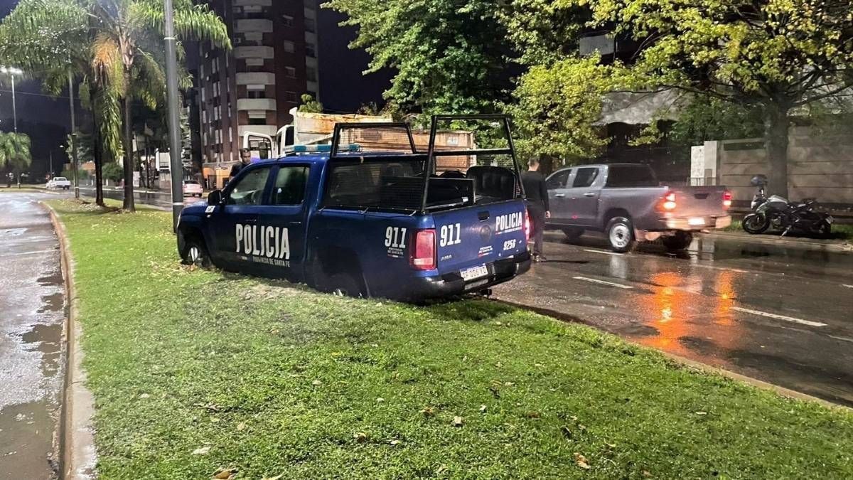 Costanera de Santa Fe: un patrullero varado&nbsp;