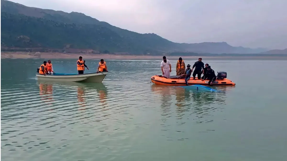 Diez niños de entre 7 y 14 años murieron tras el hundimiento del barco en donde se encontraba.