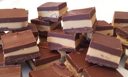 Marroc casero de chocolate y crema de maní. Marroc casero de chocolate y crema de maní.