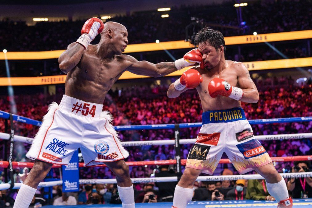 Yordenys Ugás Hernández es el vigente campeón welter AMB. El 21 de agosto del año pasado, en Las Vegas, le GPP 12 (unánime) al legendario filipino Manny Pacquiao quien, tras esta derrota, anunció su retiro. En 2010, Ugás se lanzó al Atlántico y, tras dos días en medio del océano a bordo de una precaria embarcación, arribó a México y pidió asilo político. Luego se radicó en Miami, y recién se reencontró con su familia en 2019.