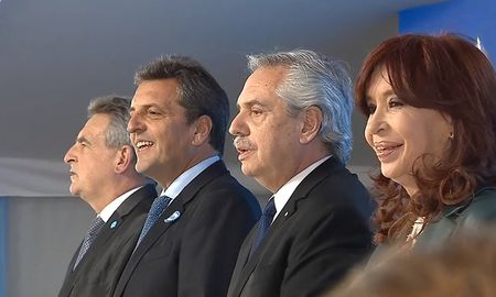 Massa inauguró el Gasoducto Néstor Kirchner junto a Alberto Fernández y Cristina Kirchner. Massa inauguró el Gasoducto Néstor Kirchner junto a Alberto Fernández y Cristina Kirchner.