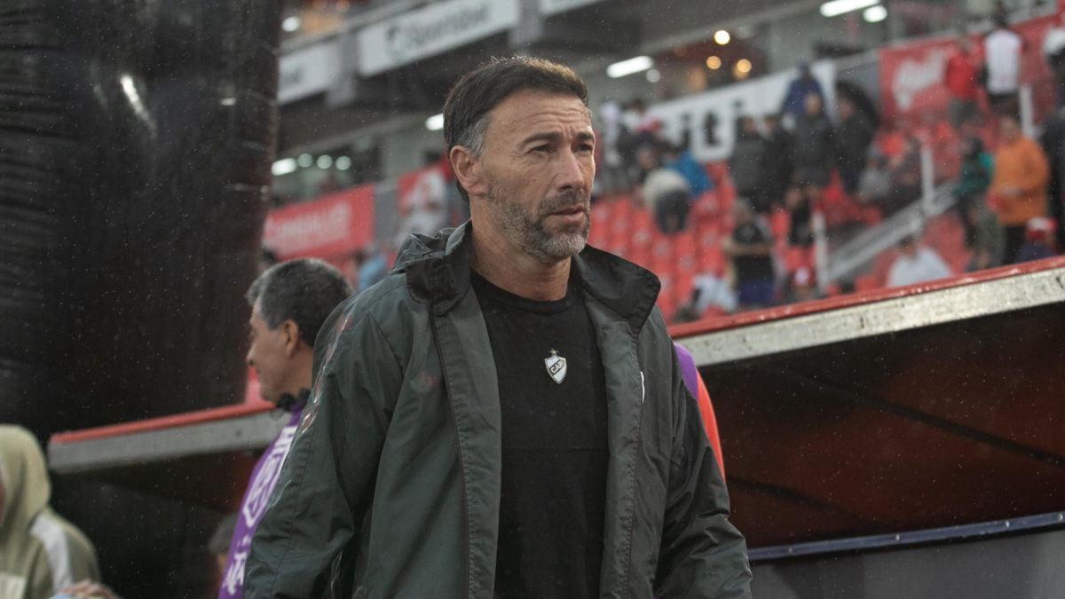 El Kily González dejó de ser el entrenador de Platense.